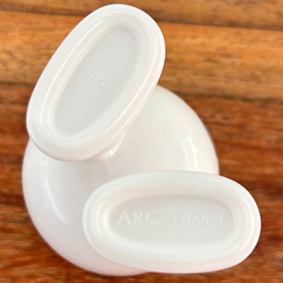 Vintage Arc International France - Happy Face Footed Milk Glass Egg Cup - Picture 14 of 14
